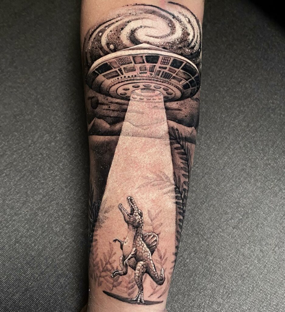 Tattoo Demian Massip- Dino-abduccion